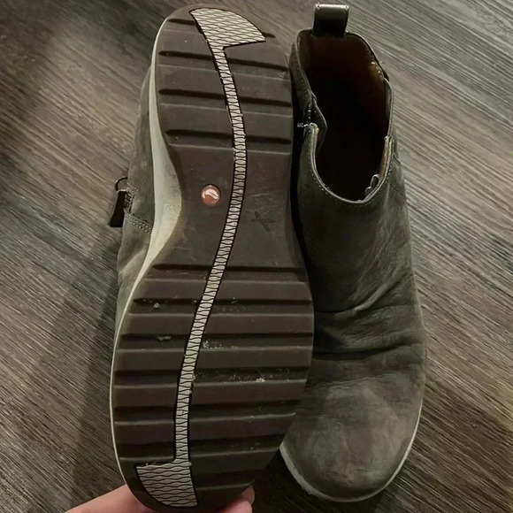 Clarks Gray Ankle Boots - Picture 3 of 7